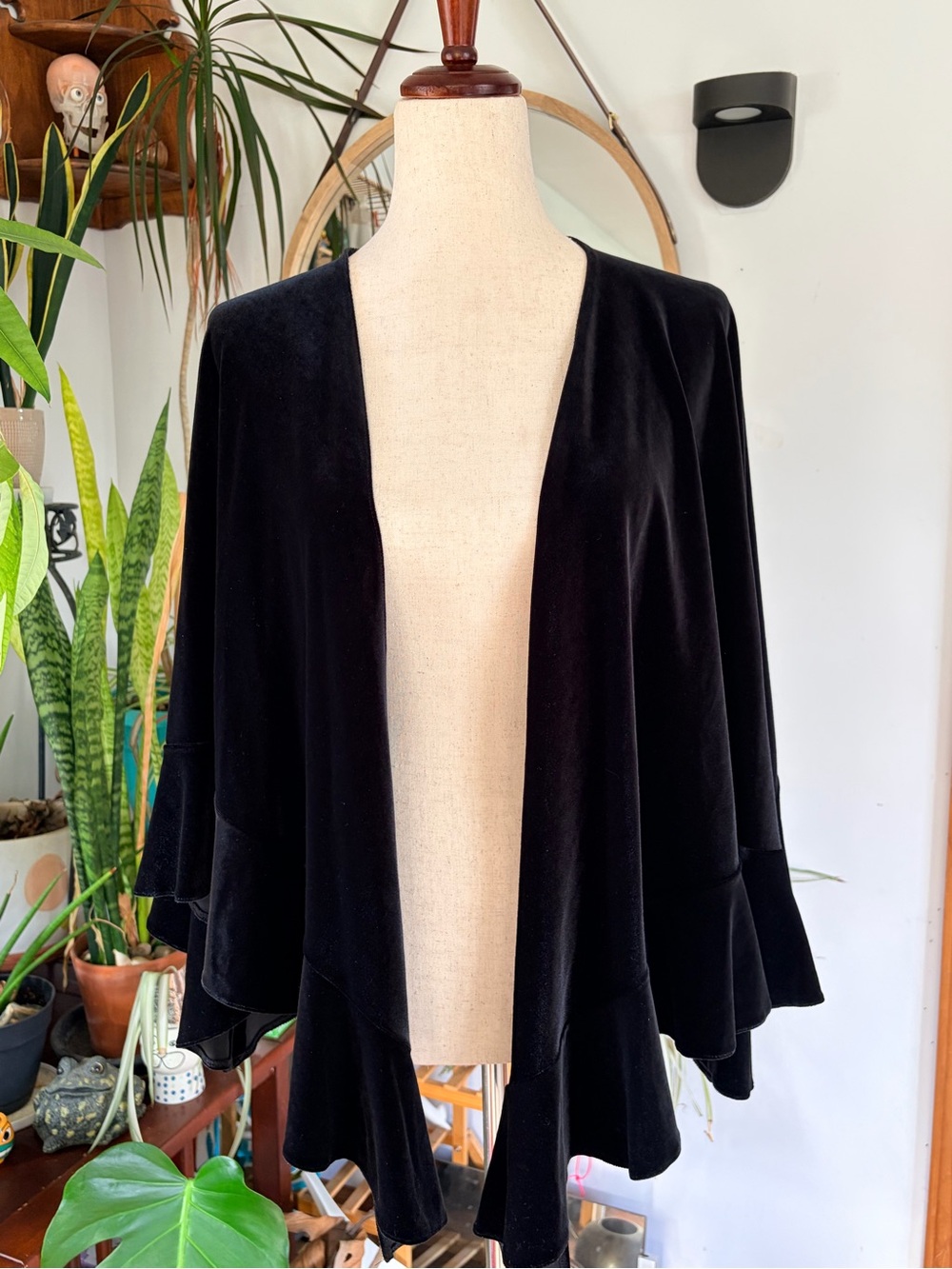 Alex Evenings Vintage Black‎ Velvet Cape Ruffle Shrug Tie Front One Size Shawl